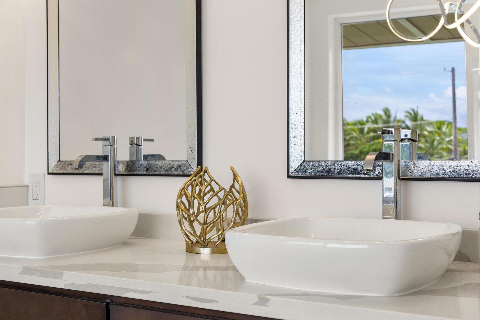 Detail of the vessel sinks on the primary vanity